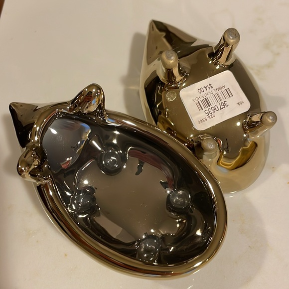 Two Gold Hedgehog Planters - Picture 4 of 4